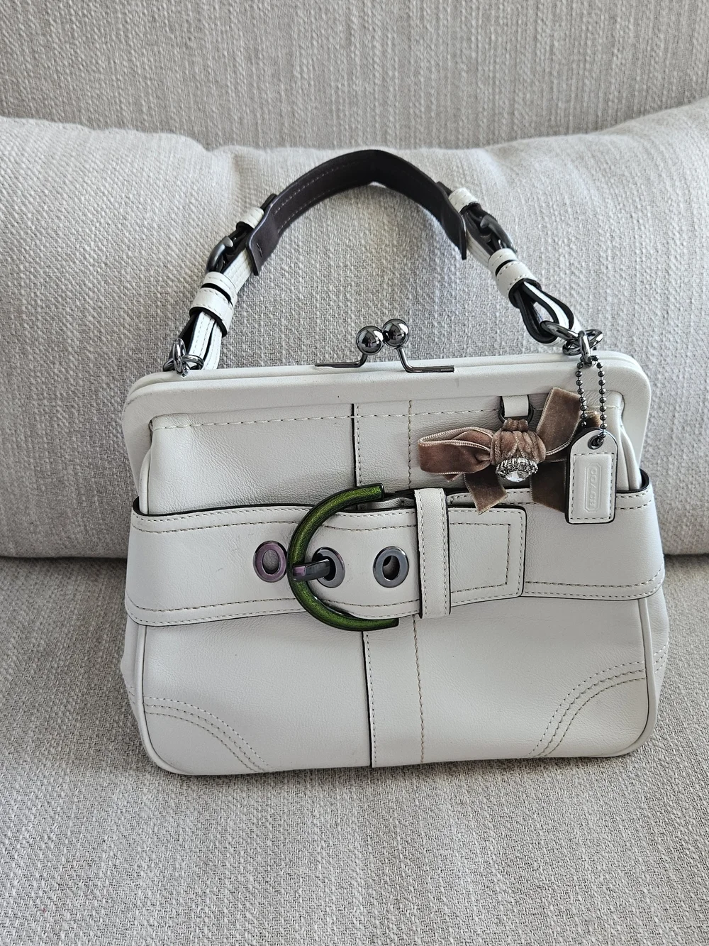 COACH Vintage Soho 8A12 Kisslock Frame Satchel Chalk Leather Velvet Bow Y2K
